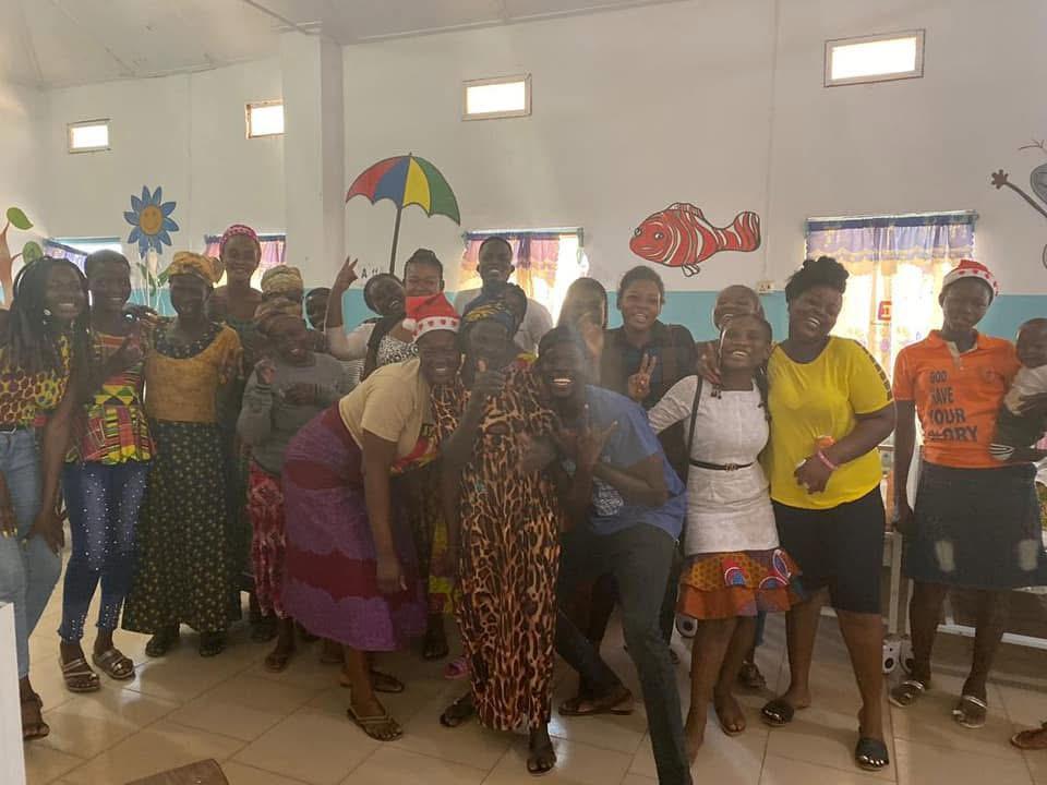 Volunteers, families and staff celebrating together on the ward